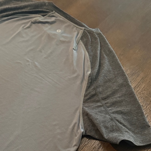 Lululemon Shirt Large. ****Minor Defects. See pictures Read Description***** - Picture 11 of 12